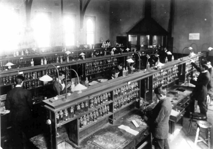 Figure 2. Melbourne Working Men’s College Chemistry Laboratory, circa 1914 (courtesy of RMIT Archives).